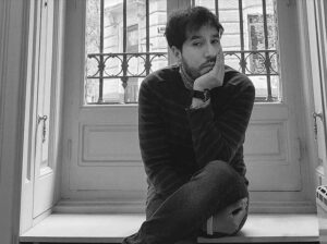 Israel Holtzeimer posando.